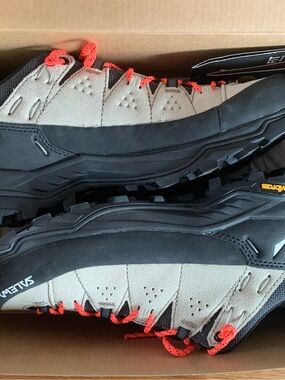 NEW - Salewa Alp trainer 2 Gore-Tex Light Trail Shoes - Women’s - Oatmeal